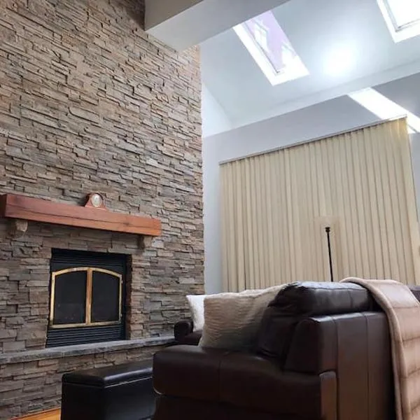 Full loft-style apartment near Omni, hotel in New Haven
