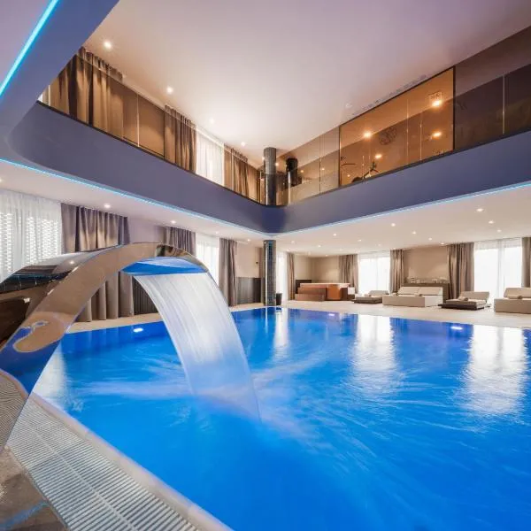 Diaco Boutique Hotel, viešbutis mieste Džakovas