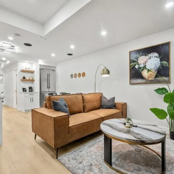 Shaganappi 2BR Private Suite near Downtown Calgary – 2 Queen Beds, Full Kitchen, Laundry, hótel í Calgary