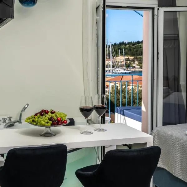 Regina Studios & Apartments - Central Fiscardo, viešbutis mieste Fiskardho