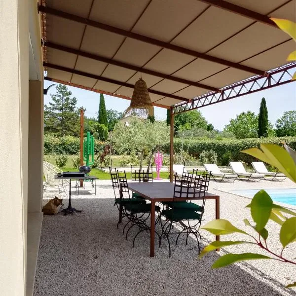 La Villa Elissia en Luberon, hotel v mestu Saint-Saturnin-dʼApt