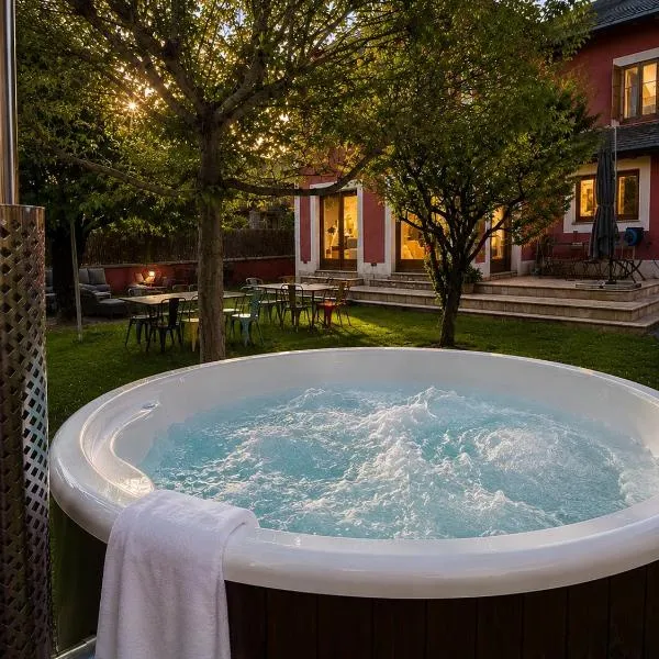 CAL QuEROL Llac, Villa con jacuzzi y jardín en Puigcerdà centro, готель у місті Пучсарда