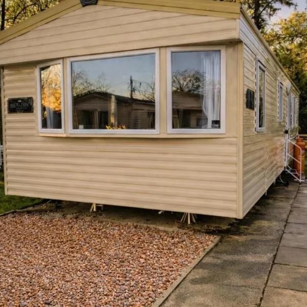 Haggerston Castle - Lakeside North Lodge 23, khách sạn ở Cheswick