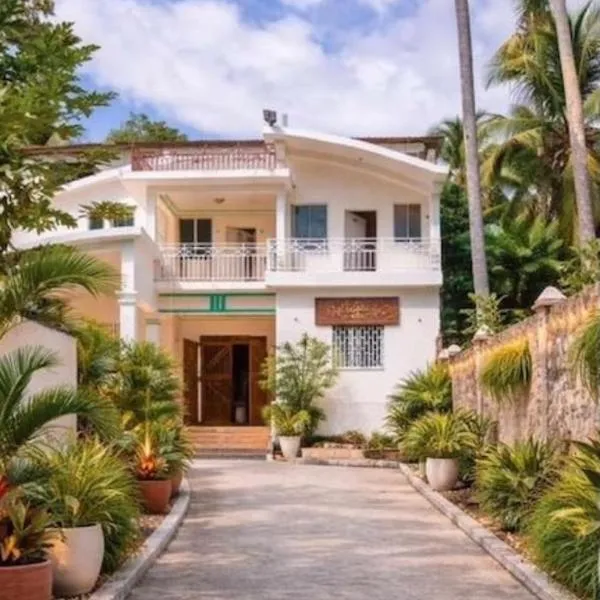 Mozard Hotel, hotel i Cayes Jacmel