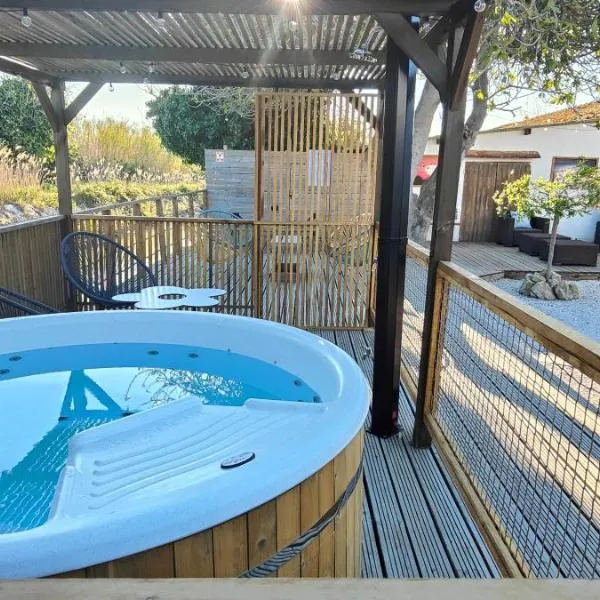 Logis Le Nid du Pont de Gau – hotel w Saintes-Maries-de-la-Mer