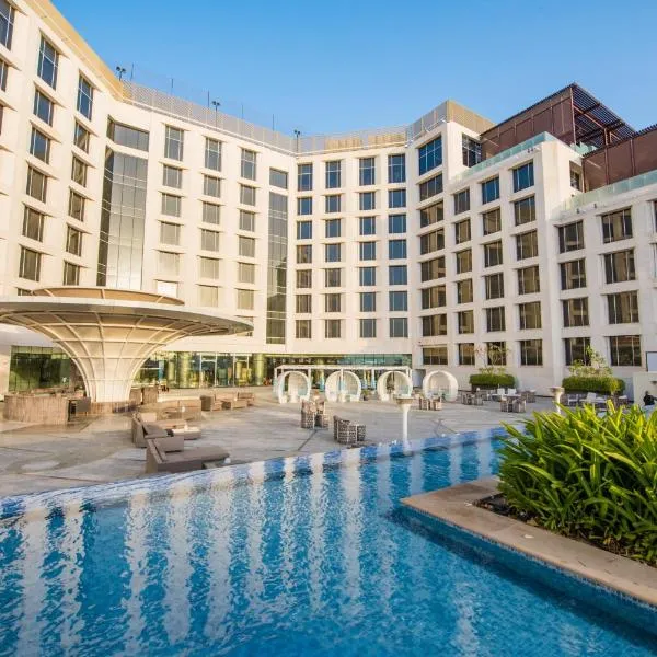 Grand Millennium Muscat connected to Muscat Grand Mall, khách sạn ở Muscat