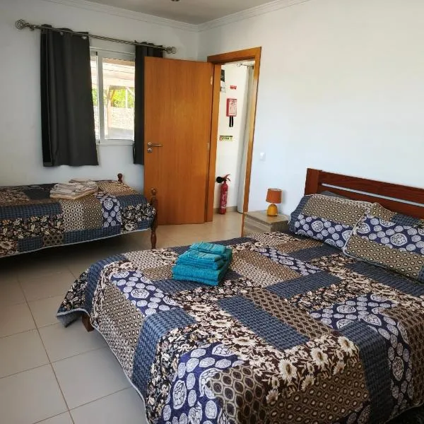 Quinta do Medronhal Faro - casas de férias medronhal โรงแรมในฟารู