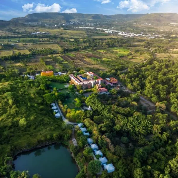 Fort JadhavGADH -A GADH Heritage Hotel, hotel di Pune