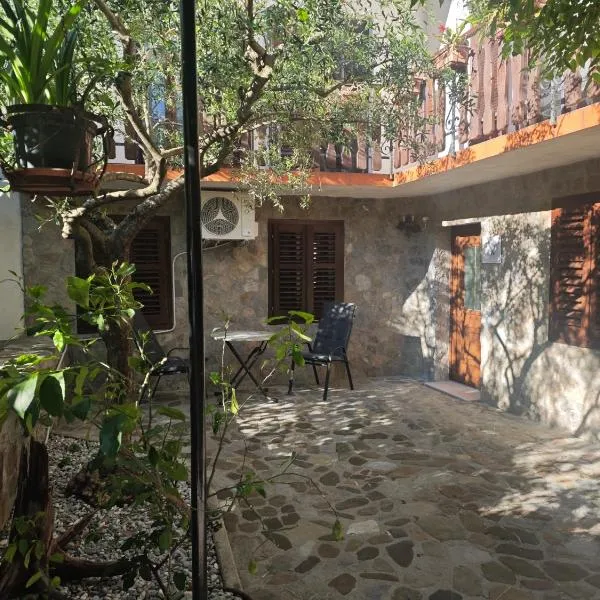 Sobe - Rooms NININ, hotel a Deskle