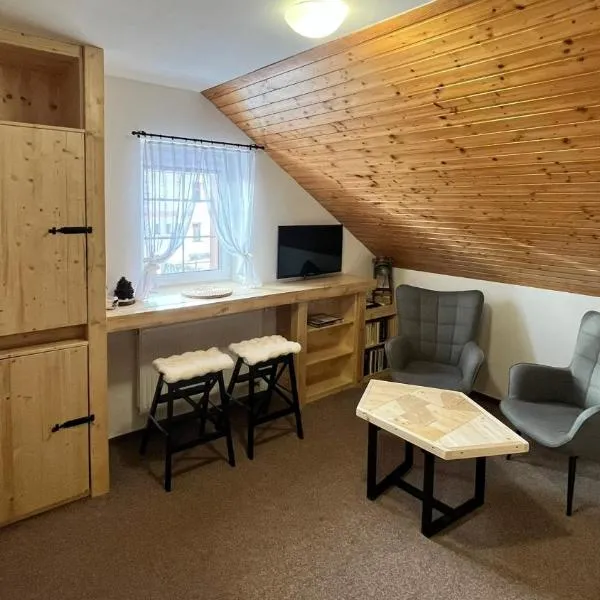 Kola Kvilda apartmány، فندق في كفيلدا