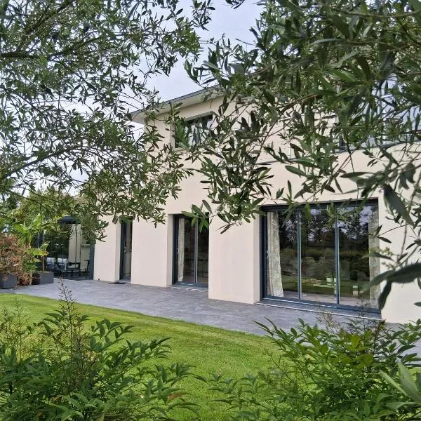 Chambre d'hôtes Les Bruyères, hotelli kohteessa Bruc-sur-Aff