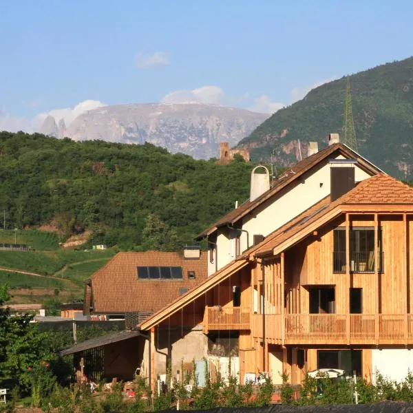 stodel apartments - ideal base for exploring with modern comfort & mountain views, хотел в Frangarto