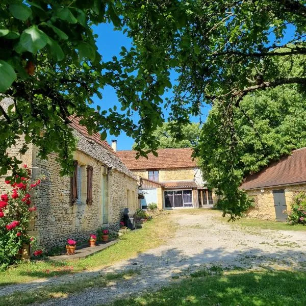 Chambres d'Hôtes L'Oustralac, hotel in La Chapelle-Aubareil