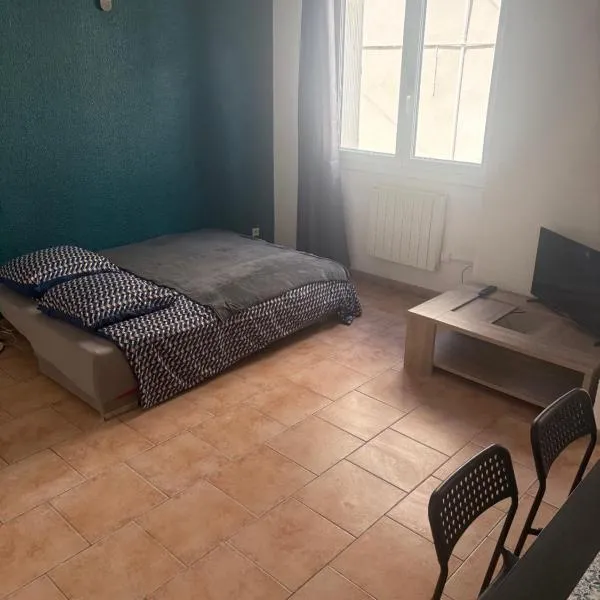 2 pièces cour et rue, hotel di Nîmes