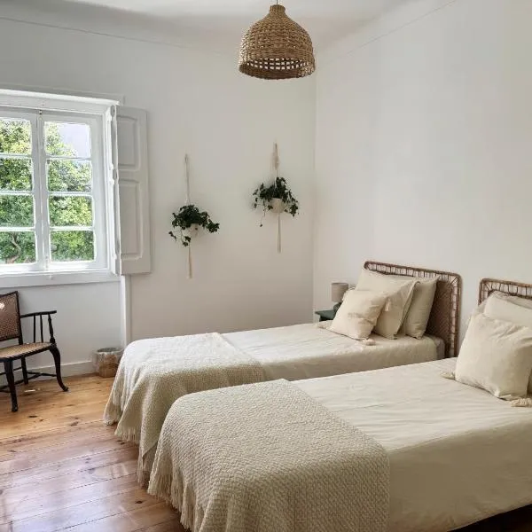 Maré Guesthouse - Garden, Yoga & Surf, Hotel in Ericeira