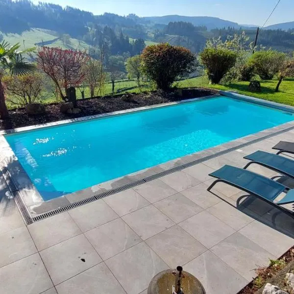 Gezellige luxe caravan met zwembad in zuid- Bourgogne, hotel em Anglure-sous-Dun