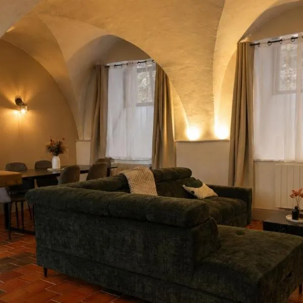 Coeur de ville - Appartement voûté, charme et cosy, hotel en Dole