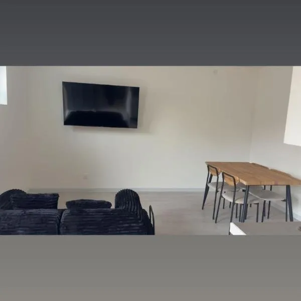 Apartment zoe، فندق في Erny-Saint-Julien