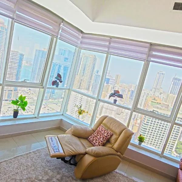 Luxury Skyline Apartment with Panoramic Views, hotel in Sharjah