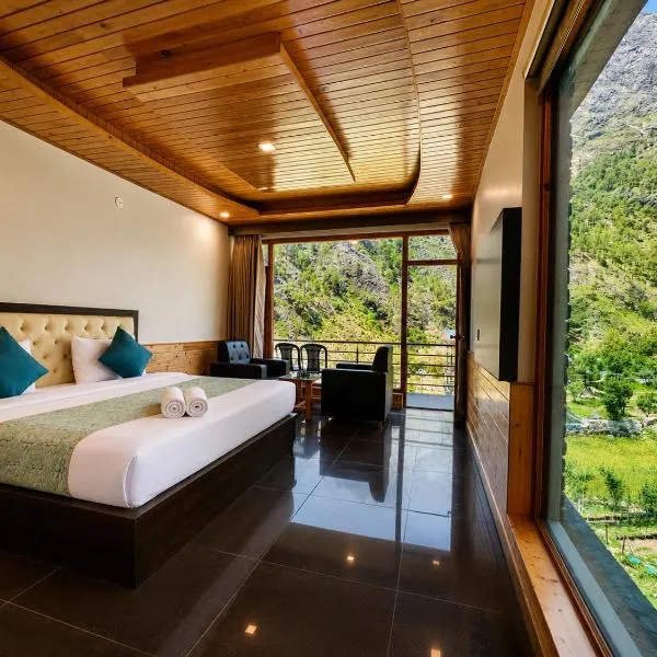 Symphony Woods Resort By West Western, Hotel in Gushaini