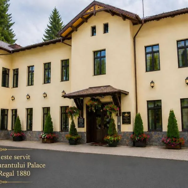 Hotel Regal 1880 - Boutique Hotel in Parcul Central Sinaia โรงแรมในซินายา