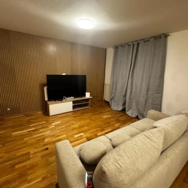 Chambre meublée indépendante 15 min Paris Gare nord, hotel i Bondy