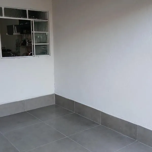 Apto 02 novo região central SGO, hotel in São Gabriel do Oeste