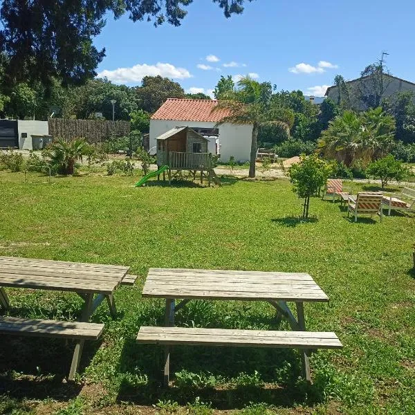 Gîte 8 pers -climatisé avec jardin- proche plage, hotel en Elne