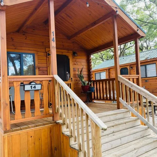 Home Cozy Cabin Near Casino & Busch Gardens, hotel din Thonotosassa