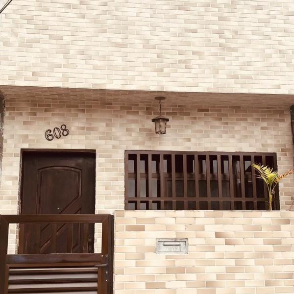 Casa na Ponta da Praia - Quintais privativos, churrasqueira e Wi-fi - Até 6 hospedes