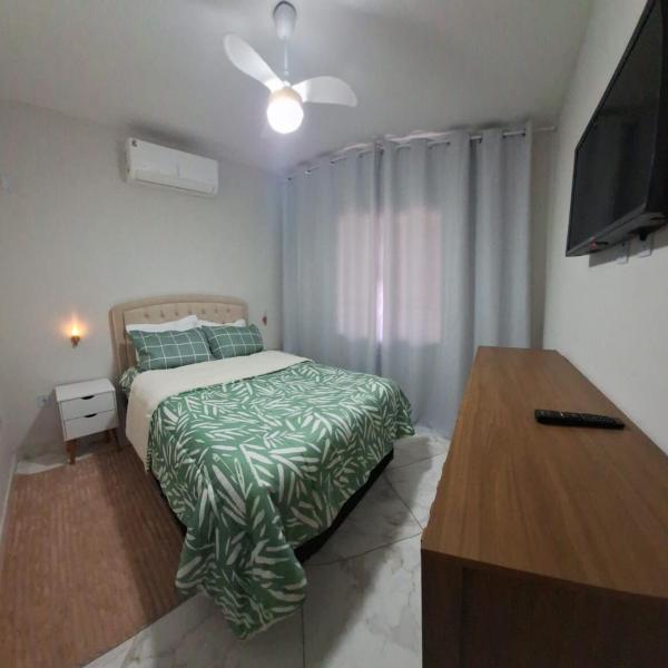 Casa com piscina a 100 metros da praia - Foto 2