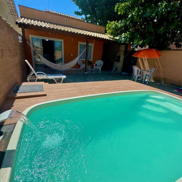 Casa com piscina a 100 metros da praia