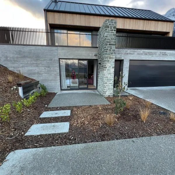 Jacks Point Getaway, hotel in Queenstown Airport