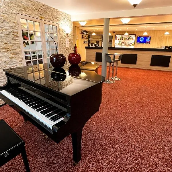 Pacy-sur-Eure में, होटल Logis Hotel Altina