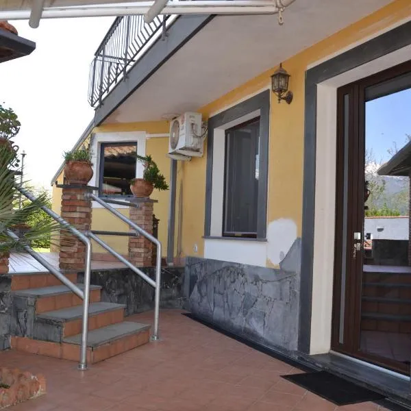 Casa RUDOM, hotel ad Aci SantʼAntonio