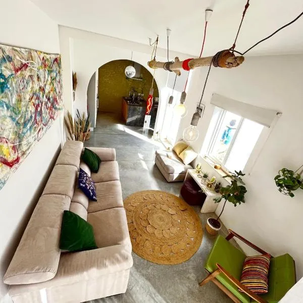 Sunlit Hideaway with Penthouse Charm,位于比尔基卡拉的酒店