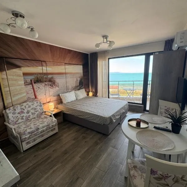 Infinity Sea View Studio, hotelli kohteessa Pomorie
