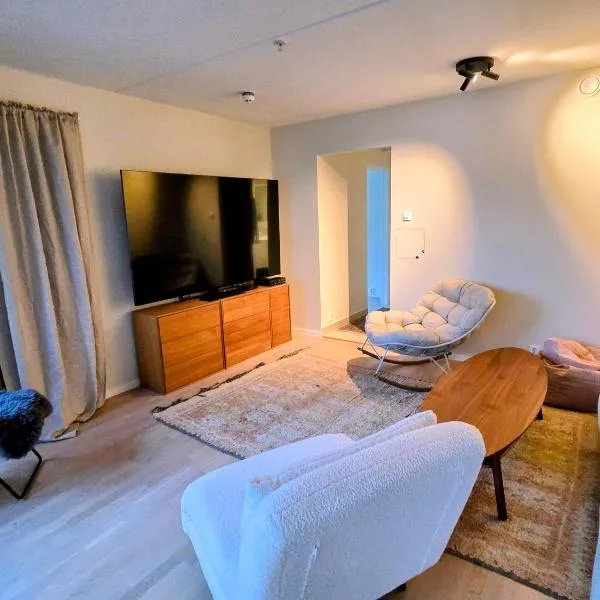 Quiet surroundings, little insight - spacious apartment, hotell i Oslo