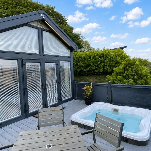 Ty Poppy at Noble Court with Hot Tub, hotel en Narberth
