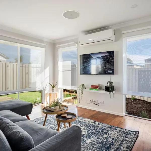 Baldivis Home Close to IGA, CAFE, Restaurants, 15 mins to beach, Hotel in Baldivis