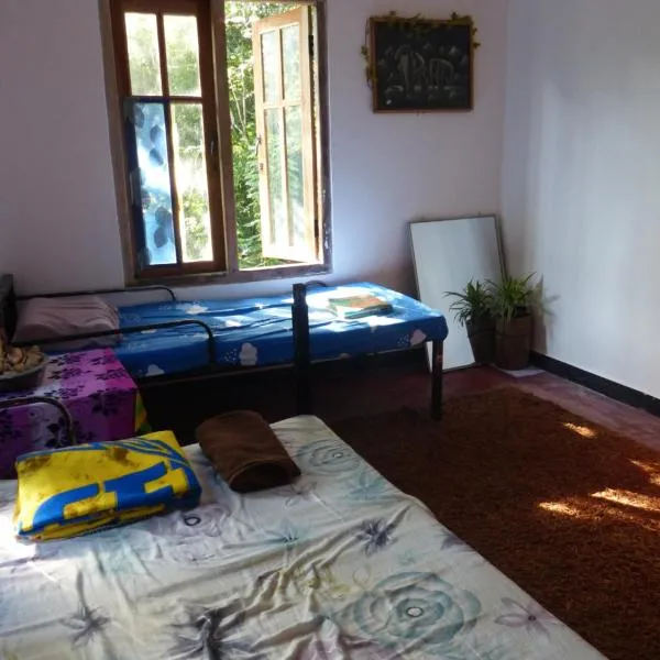 Jungle Paradise Hostel, hotel a Kandy