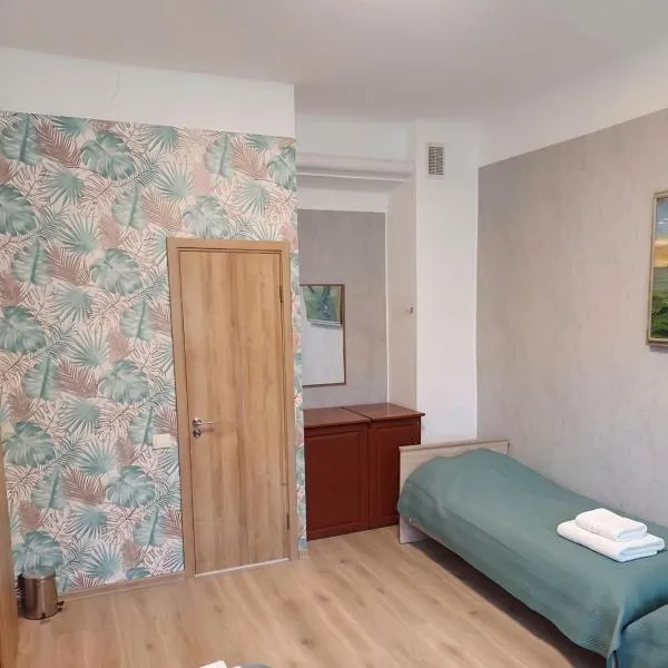 Green Oaks Private Rooms with Private Shower, hotel a Klaipeda