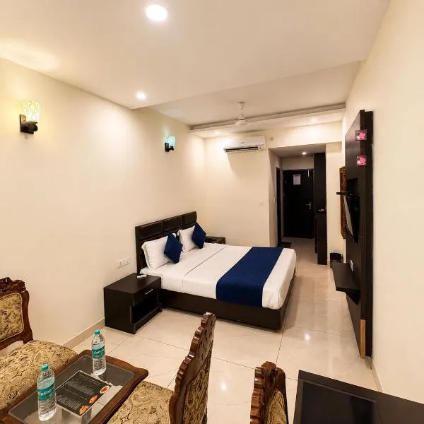 Hotel JB Woodlark Residency Zirakpur Chandigarh !! Comfortable Stays Loved by Families, khách sạn ở Zirakpur