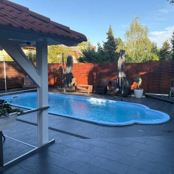Villa Budapest Wellness Apartments, hotel di Erd