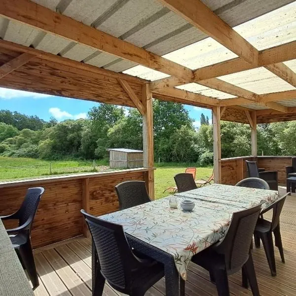 La source - Bungalow avec terrasse à Eguzon, hôtel à Éguzon-Chantôme