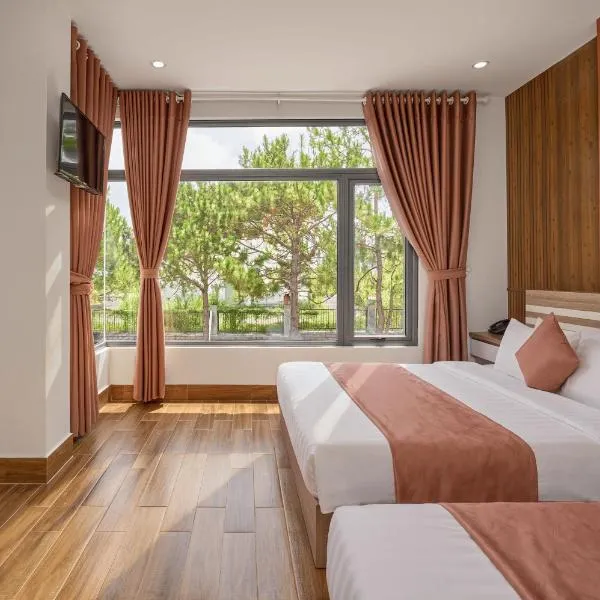 Luxury Hotel Dalat، فندق في Ấp Xuân An