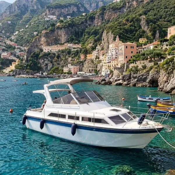 Salerno B&B on Boat Poetica, hotell i Mercatello