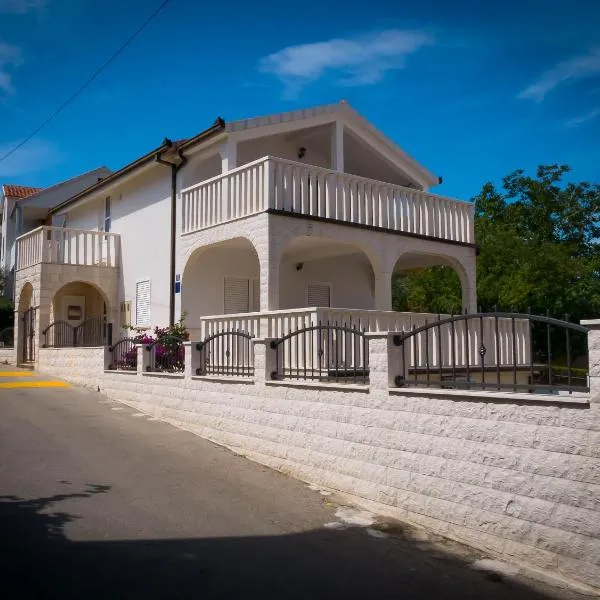 Take it easy Apartments, hotel i Okrug Gornji