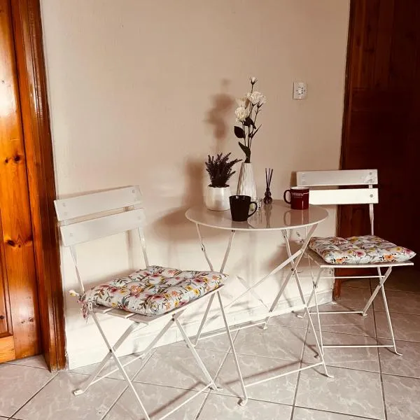Martha's home, hotel di Nea Vrasna