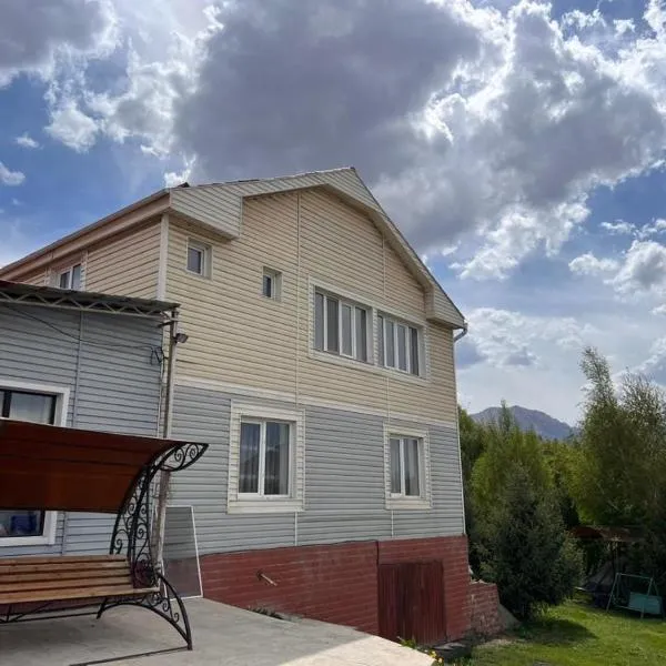 AJO Guesthouse, hotel a Naryn